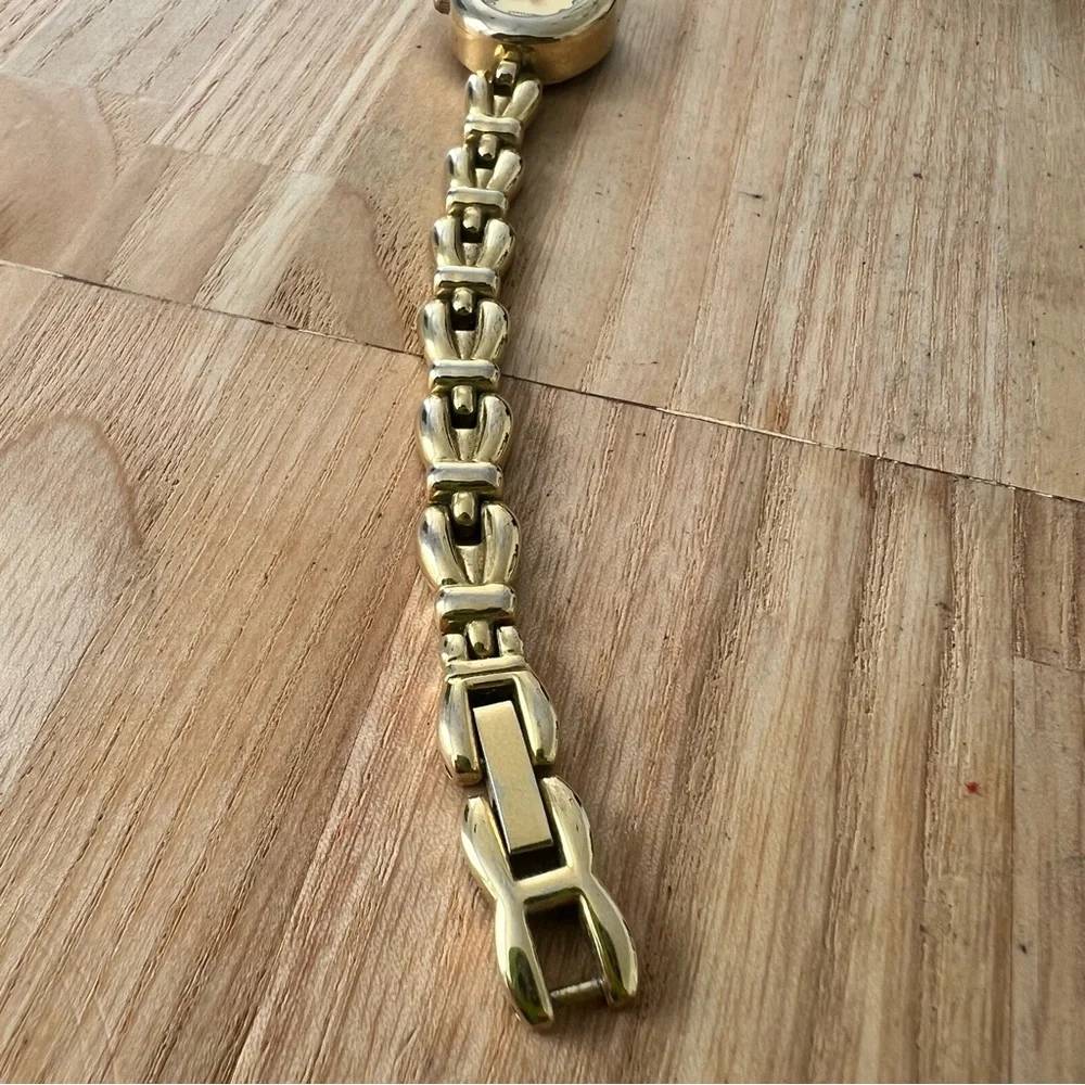 Timex essentials ladies oval gold tone bracelet watch NEW BATTERY